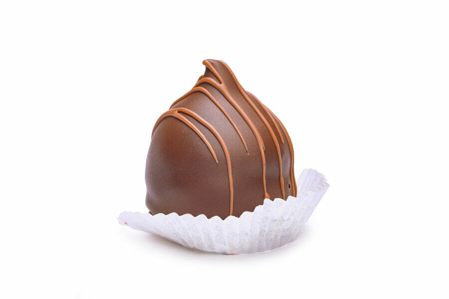 Pariser Spitz. Ein leckeres Mürbeteiggebäck gefüllt mit Nüssen und getoppt mit Schokoladenguss.